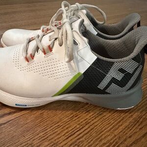Men’s 8.5 golf shoes
